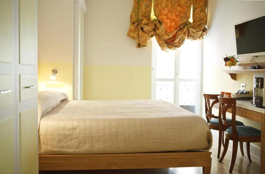 Piazza Di Spagna Prestige Petit Rome 0*,  Italy